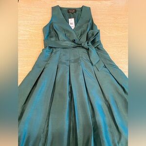 Evan Picone Emerald Green 50’s style retro sleeveless pleated dress with sash